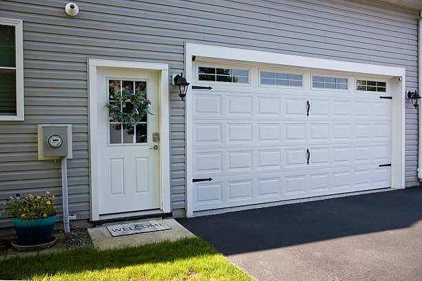 24/7 Emergency Garage Door Panel Replacement experts in Claxton, GA